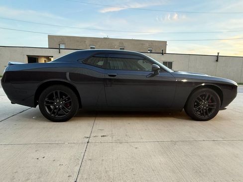 Used 2019 Dodge Challenger SXT w/ Plus Package image 8