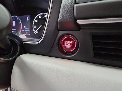 Used 2025 Honda Pilot Touring image 24