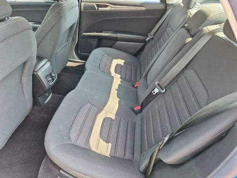 Used 2020 Ford Fusion SE FWD image 19