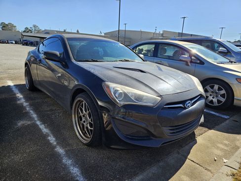 Used 2013 Hyundai Genesis 2.0T image 1