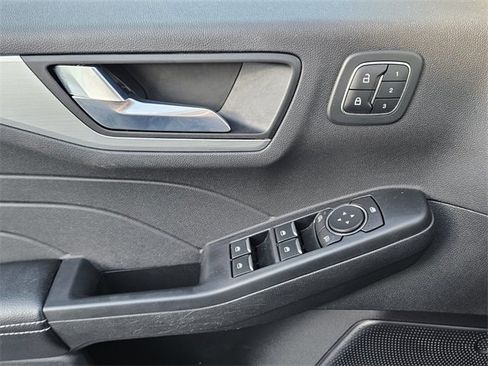 Used 2023 Ford Escape Platinum image 33