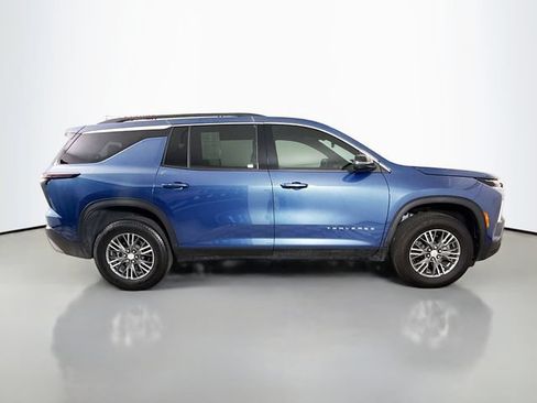 Used 2025 Chevrolet Traverse LT FWD image 10