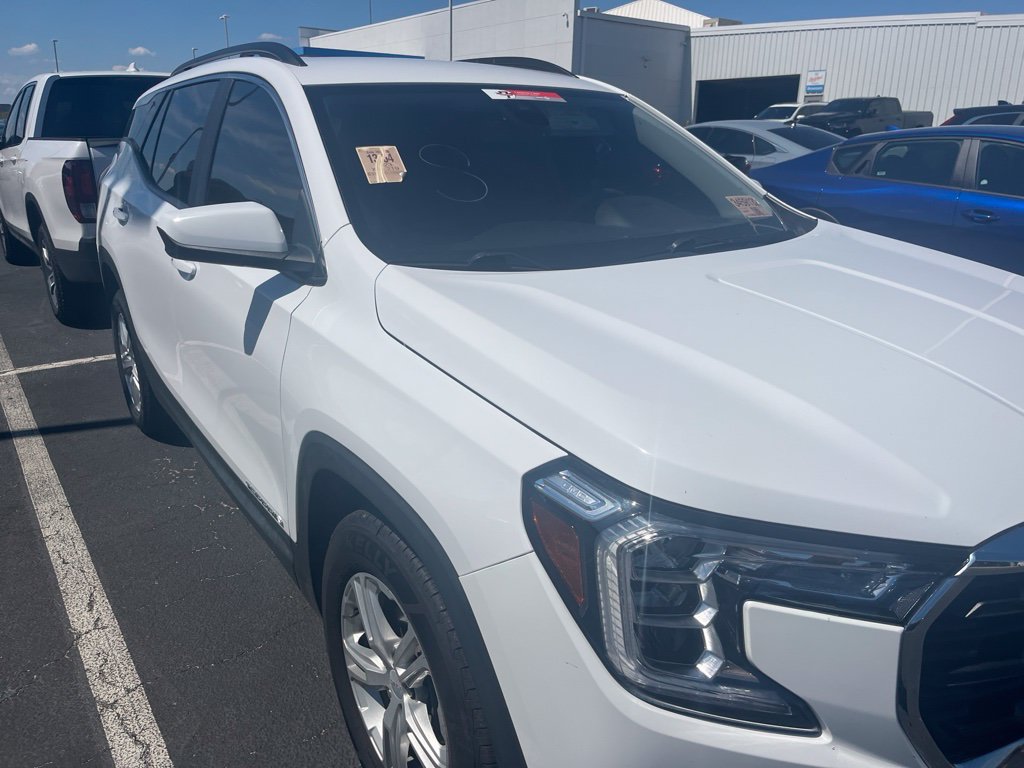 Used 2023 GMC Terrain SLE w/ Driver Convenience Package FWD image 3