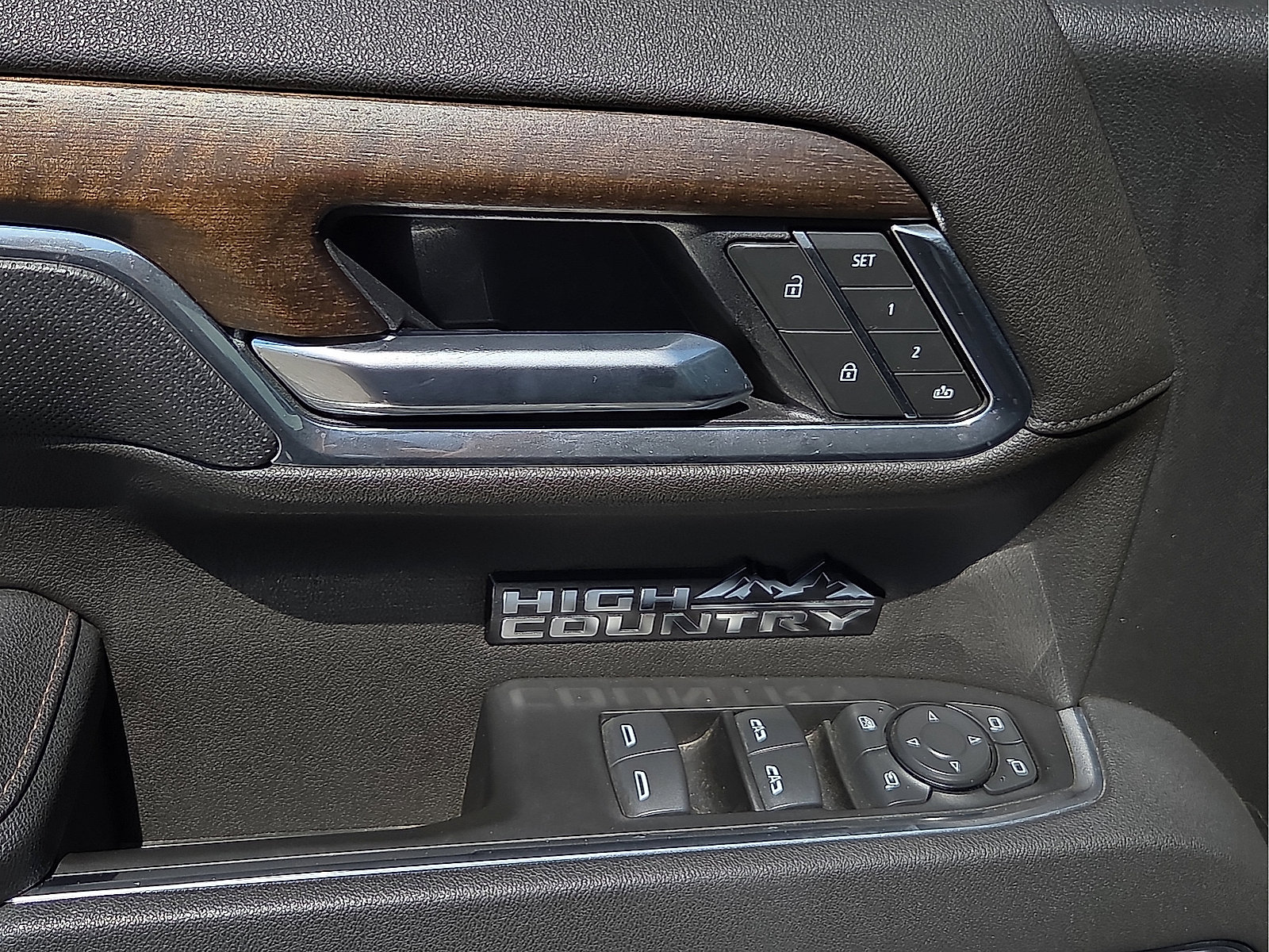 Used 2025 Chevrolet Silverado 1500 High Country AWD/4WD image 12