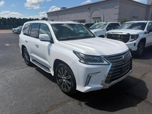 Used 2019 Lexus LX 570 4WD w/ Luxury Package image 3