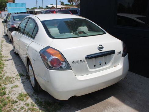 Used 2011 Nissan Altima 2.5 S FWD image 10