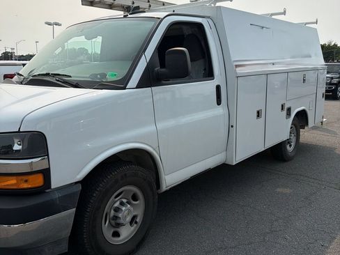 Used 2024 Chevrolet Express 3500 w/ Power Convenience Package RWD image 1