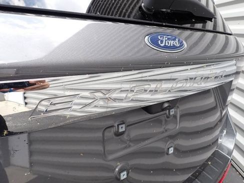 Used 2024 Ford Explorer XLT w/ Equipment Group 202A AWD/4WD image 5