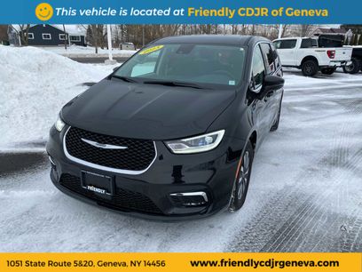 Used 2023 Chrysler Pacifica Touring-L