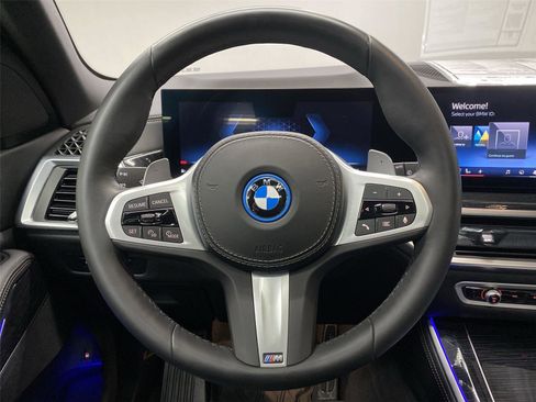 Used 2025 BMW X5 xDrive50e w/ M Sport Package AWD/4WD image 15