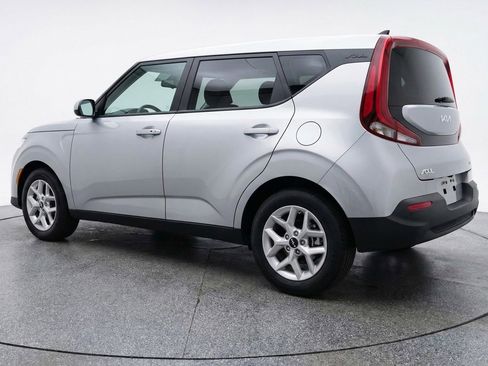 Used 2025 Kia Soul LX w/ LX Technology Package FWD image 5
