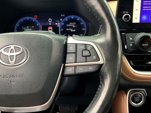 Used 2024 Toyota Grand Highlander Platinum image 24