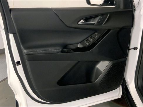 Used 2026 Chevrolet Equinox LT FWD image 24