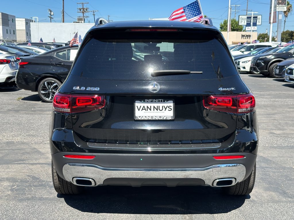 Used 2023 Mercedes-Benz GLB 250 4MATIC w/ Premium Package image 6