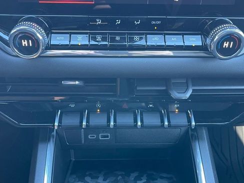 New 2026 GMC Canyon Elevation w/ Convenience Package image 14