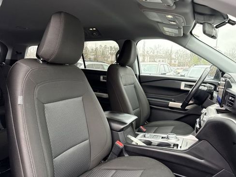 Used 2022 Ford Explorer XLT image 18