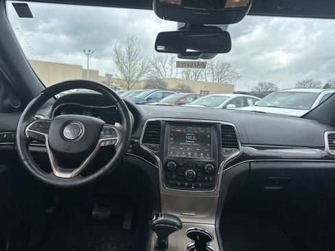 Used 2014 Jeep Grand Cherokee Overland w/ Advanced Technology Group AWD/4WD image 19