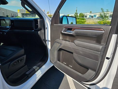Used 2026 GMC Sierra 1500 SLT AWD/4WD image 26