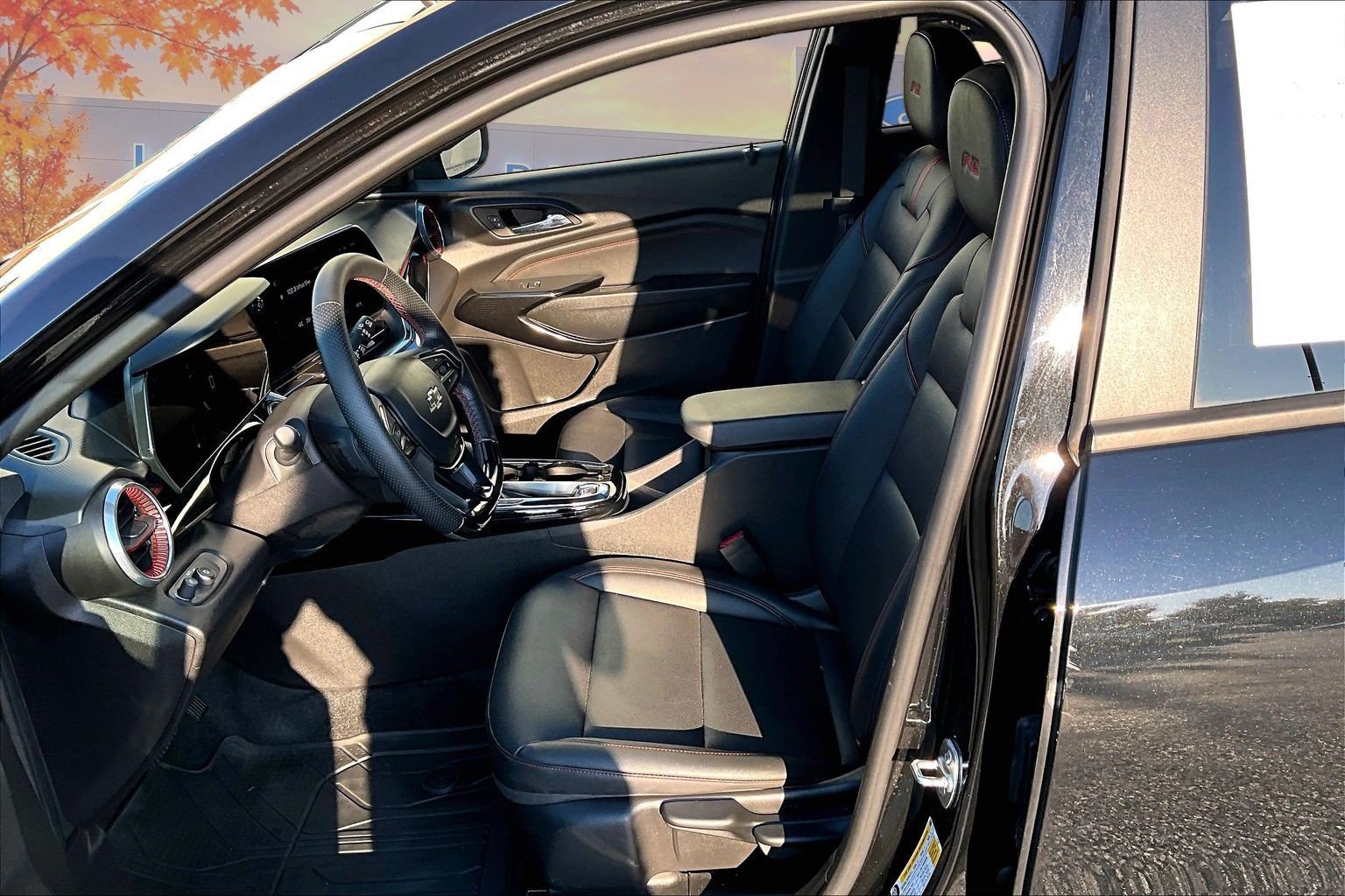 Used 2024 Chevrolet Trax RS w/ Sunroof Package FWD image 20