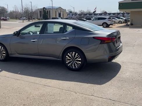 Used 2024 Nissan Altima 2.5 SV image 6