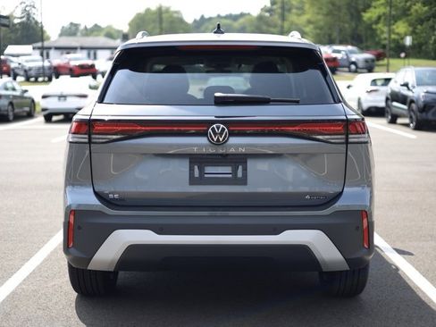 New 2025 Volkswagen Tiguan SE image 4
