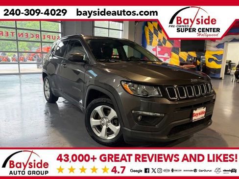 Used 2019 Jeep Compass Latitude FWD image 1