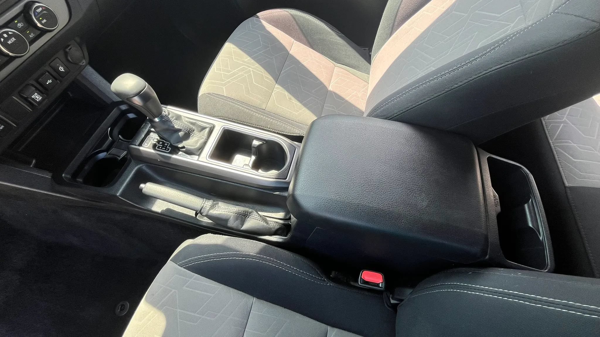 Used 2022 Toyota Tacoma TRD Off-Road AWD/4WD image 19