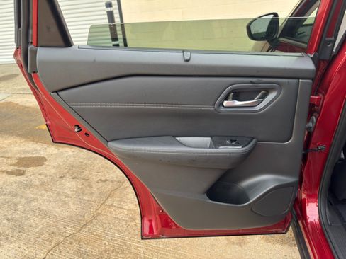 Used 2024 Nissan Rogue SV w/ SV Premium Package FWD image 38