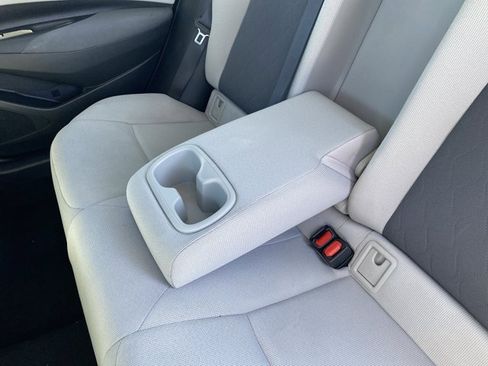 Used 2020 Toyota Corolla LE image 29