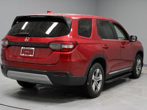 Used 2023 Honda Pilot EX-L image 11
