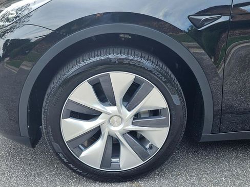 Used 2024 Tesla Model Y Long Range AWD/4WD image 18