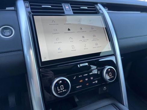 New 2025 Land Rover Discovery S image 17