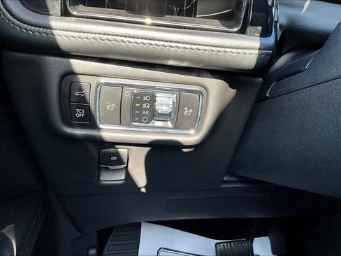 Used 2023 Lincoln Nautilus Reserve AWD/4WD image 35