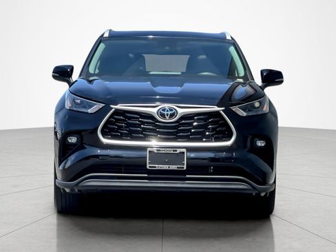 Certified 2024 Toyota Highlander XLE AWD/4WD image 8