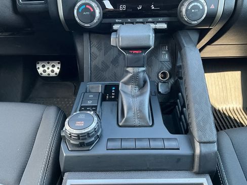 Used 2025 Toyota Tacoma TRD Sport image 16