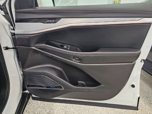 Used 2024 Jeep Wagoneer Launch Edition image 27