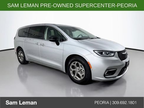 Used 2024 Chrysler Pacifica Limited w/ Trailer Tow Group FWD image 1