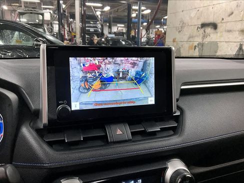 Used 2024 Toyota RAV4 SE image 27