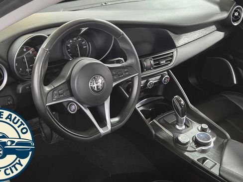 Used 2019 Alfa Romeo Giulia AWD image 11