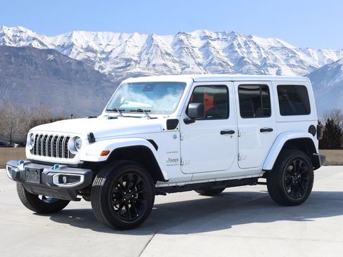 Used 2024 Jeep Wrangler Unlimited Sahara AWD/4WD image 2