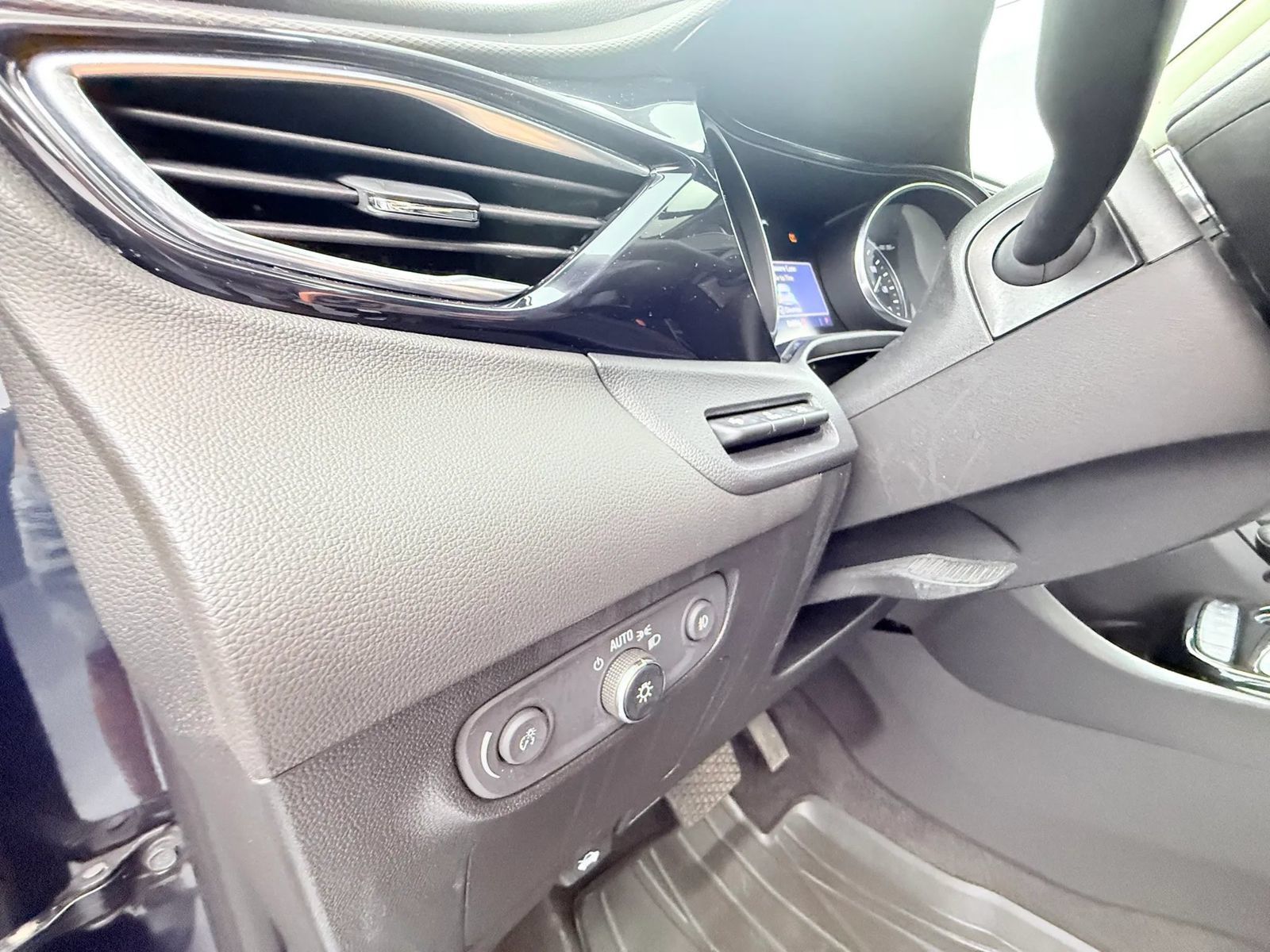Used 2021 Buick Encore GX Essence w/ Advanced Technology Package FWD image 33