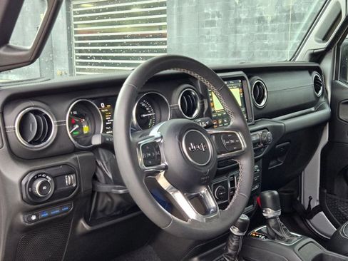 Used 2023 Jeep Wrangler Sahara image 9