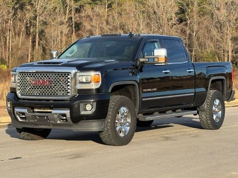 Used 2017 GMC Sierra 3500 Denali w/ Duramax Plus Package image 8