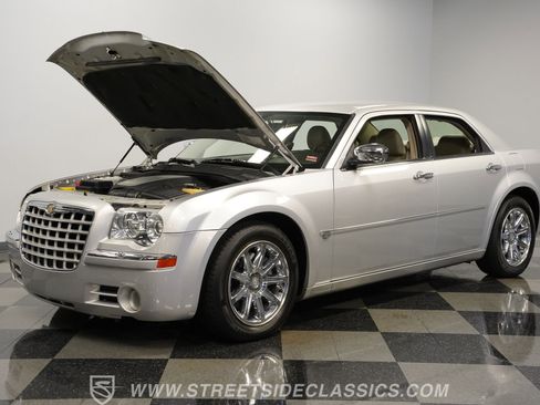 Used 2005 Chrysler 300 C w/ Navigation & Sound Group II image 31