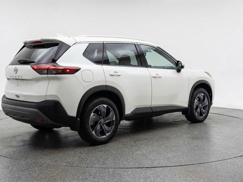 Used 2025 Nissan Rogue SV image 9