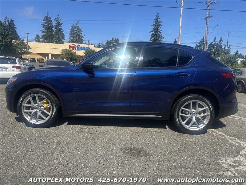 Used 2018 Alfa Romeo Stelvio Sport w/ Quick Order Package 22J Sport AWD/4WD image 4