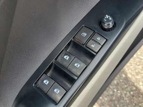 Used 2019 Toyota Camry SE image 17