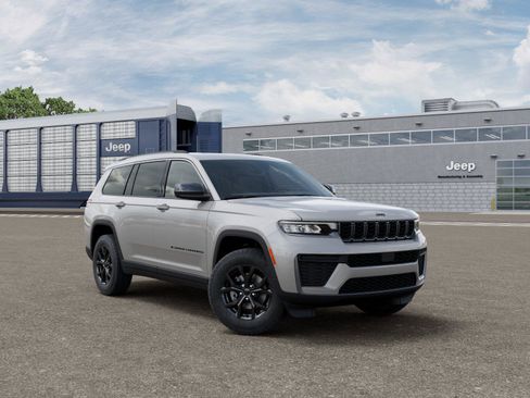 New 2026 Jeep Grand Cherokee L 2WD image 3