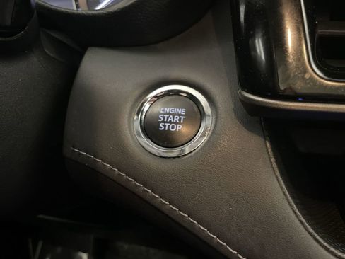 Used 2023 Toyota Highlander XLE image 10