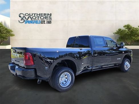 New 2026 RAM 3500 Laramie AWD/4WD image 5